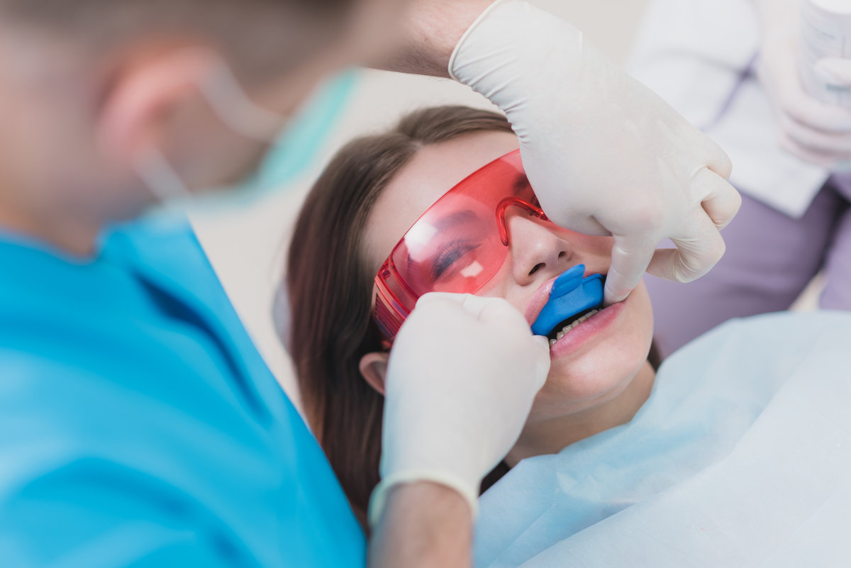 doctor performs the procedure for cleaning teeth